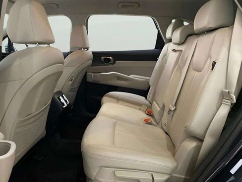 Used 2025 Kia Sorento S AWD/4WD image 19