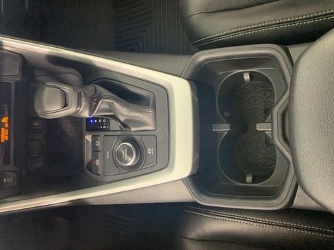 Used 2022 Toyota RAV4 XLE image 18