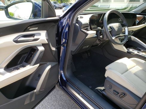 Used 2025 Audi Q5 Premium Plus w/ Premium Plus AWD/4WD image 8