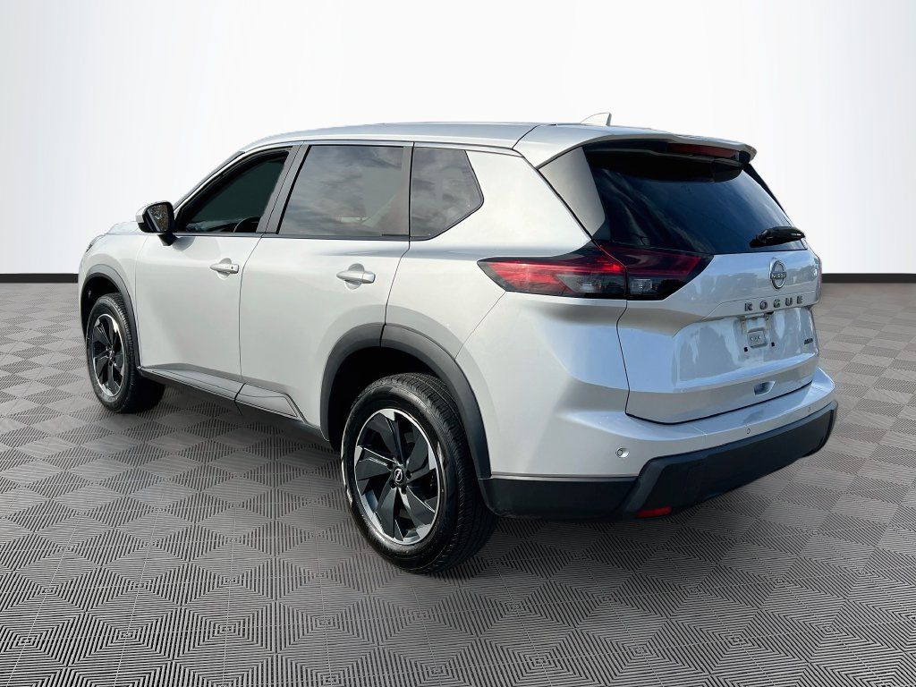 Used 2025 Nissan Rogue SV AWD/4WD image 5