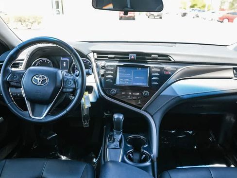 Used 2018 Toyota Camry SE FWD image 12