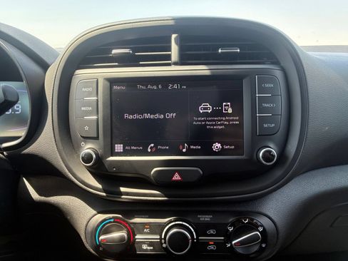 Used 2025 Kia Soul LX w/ LX Technology Package FWD image 17