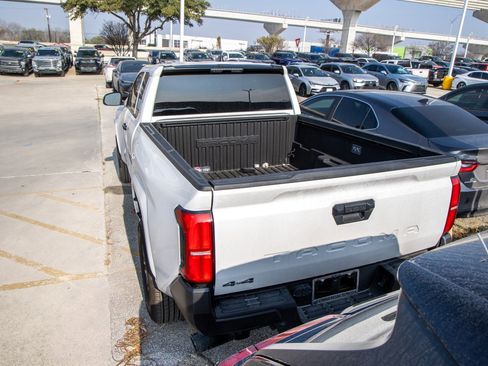 Used 2025 Toyota Tacoma SR image 11
