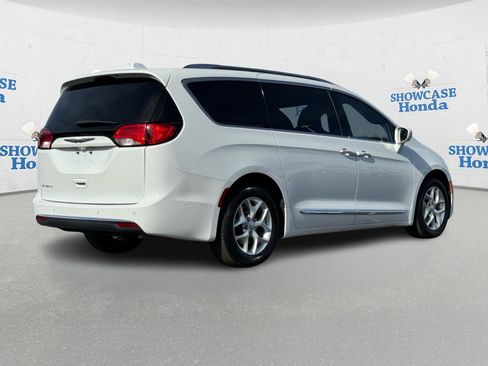 Used 2017 Chrysler Pacifica Touring-L Plus image 8