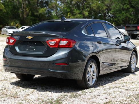 Used 2018 Chevrolet Cruze LT w/ Convenience Package FWD image 11