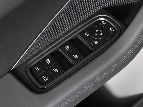 Certified 2025 Porsche Macan 4S Electric image 17