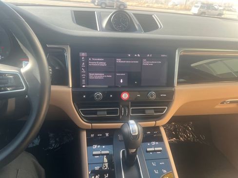 Used 2023 Porsche Macan S image 18
