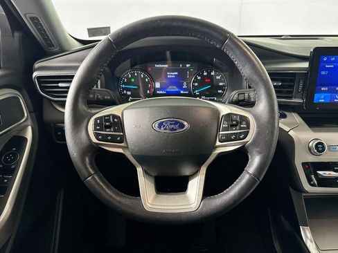 Used 2023 Ford Explorer XLT w/ Equipment Group 202A AWD/4WD image 11