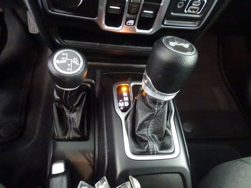 Certified 2025 Jeep Wrangler Unlimited Sahara AWD/4WD image 10