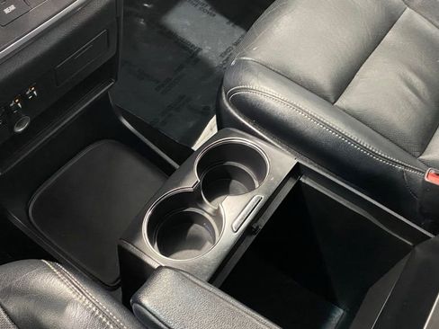 Used 2015 Toyota Sienna SE image 32