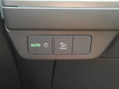 Used 2022 Audi Q4 e-tron Prestige AWD/4WD image 38