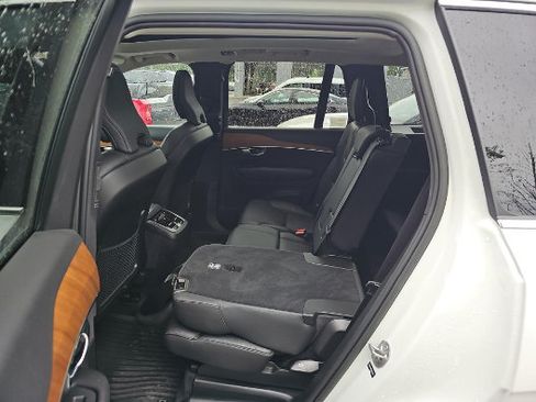 Used 2022 Volvo XC90 T6 Momentum w/ Advanced Package AWD/4WD image 4