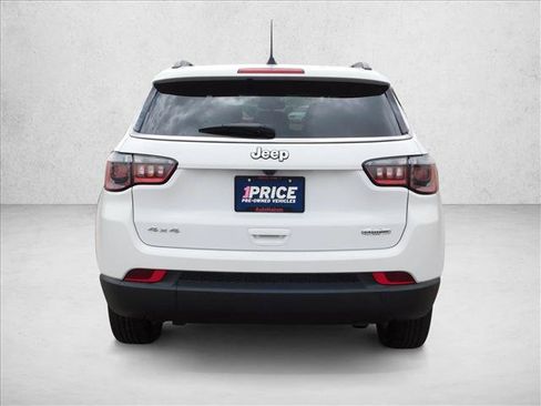 Used 2024 Jeep Compass Latitude AWD/4WD image 12