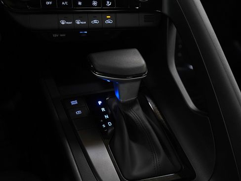 Certified 2025 Hyundai Elantra Sport image 22