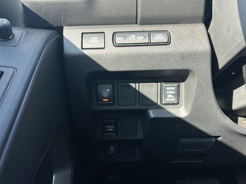 Used 2025 Nissan Frontier SV w/ SV Convenience Package RWD image 29
