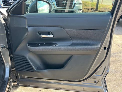 Certified 2025 Nissan Kicks SV image 25