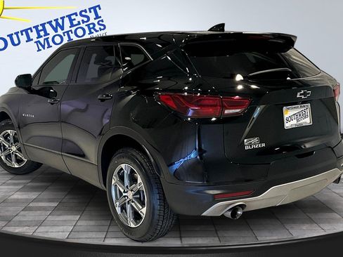 Used 2023 Chevrolet Blazer LT FWD image 5