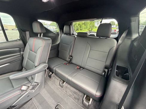 Used 2024 Chevrolet Traverse RS AWD/4WD image 8