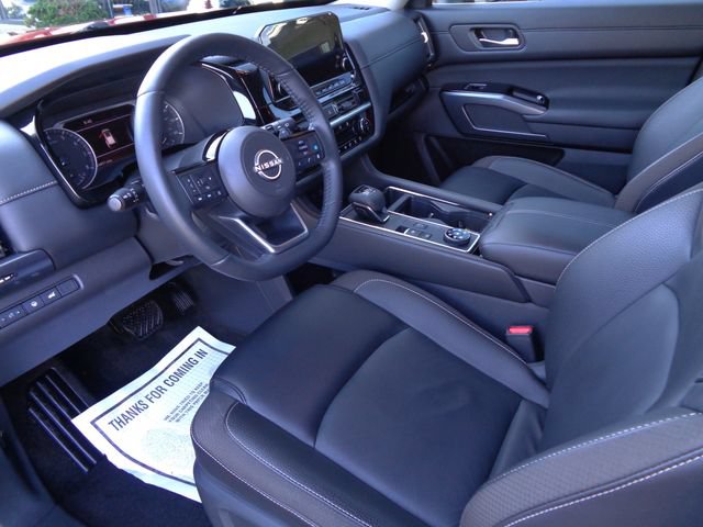 Used 2024 Nissan Pathfinder SL AWD/4WD image 11
