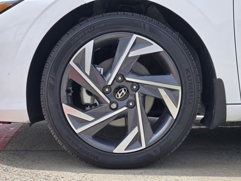 Certified 2025 Hyundai Elantra Sport FWD image 11