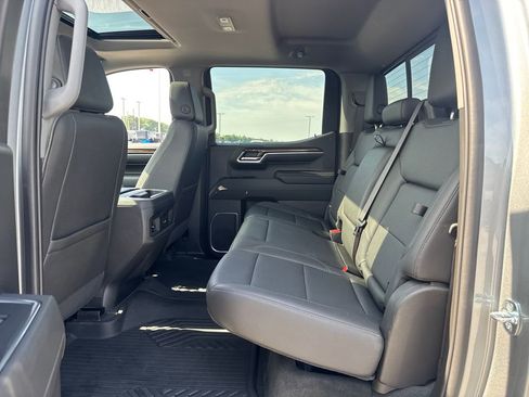 Used 2023 Chevrolet Silverado 1500 LT Trail Boss w/ LT Trail Boss Premium Package AWD/4WD image 17