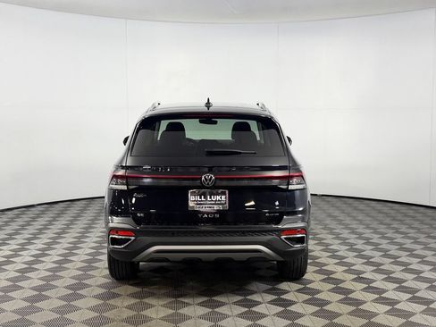 Used 2025 Volkswagen Taos SE AWD/4WD image 10