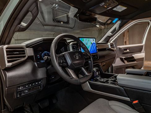 Used 2025 Toyota Tundra Limited AWD/4WD image 13