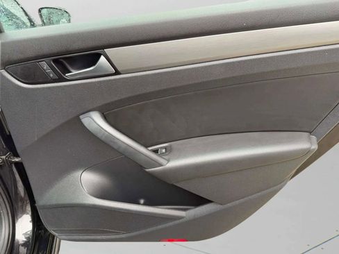 Used 2014 Volkswagen Passat 1.8T SE image 12