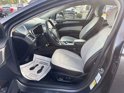 Used 2019 Ford Fusion SE w/ Equipment Group 151A FWD image 21