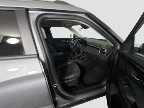 Used 2025 Chevrolet TrailBlazer LT FWD image 28
