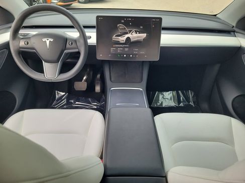Used 2023 Tesla Model Y Long Range image 2
