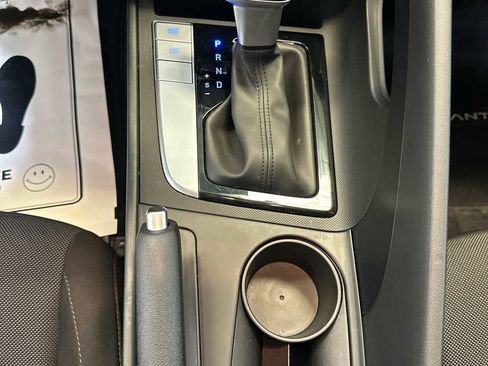 Certified 2025 Hyundai Elantra SE image 29