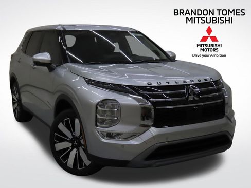 New 2025 Mitsubishi Outlander SE image 1