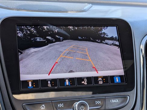 Used 2022 Chevrolet Equinox RS w/ RS Leather Package image 21