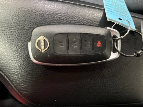Used 2024 Nissan Versa SV FWD image 31
