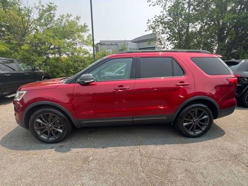Used 2018 Ford Explorer XLT w/ Equipment Group 202A AWD/4WD image 8