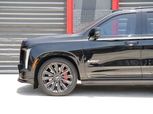 Used 2025 Cadillac Escalade V AWD/4WD image 9
