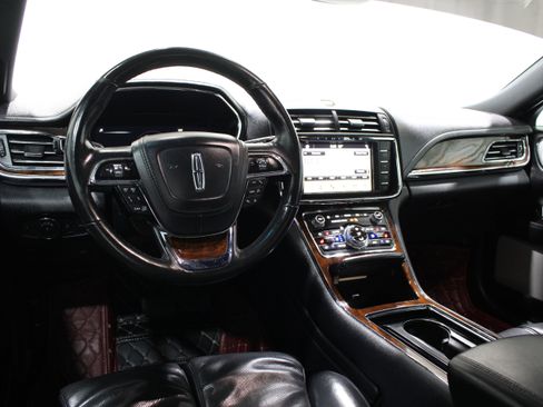 Used 2019 Lincoln Continental Reserve w/ Rear Seat Package FWD image 2