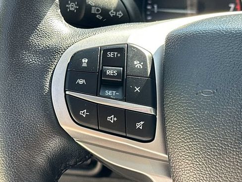 Used 2024 Ford Explorer XLT w/ Equipment Group 202A AWD/4WD image 32