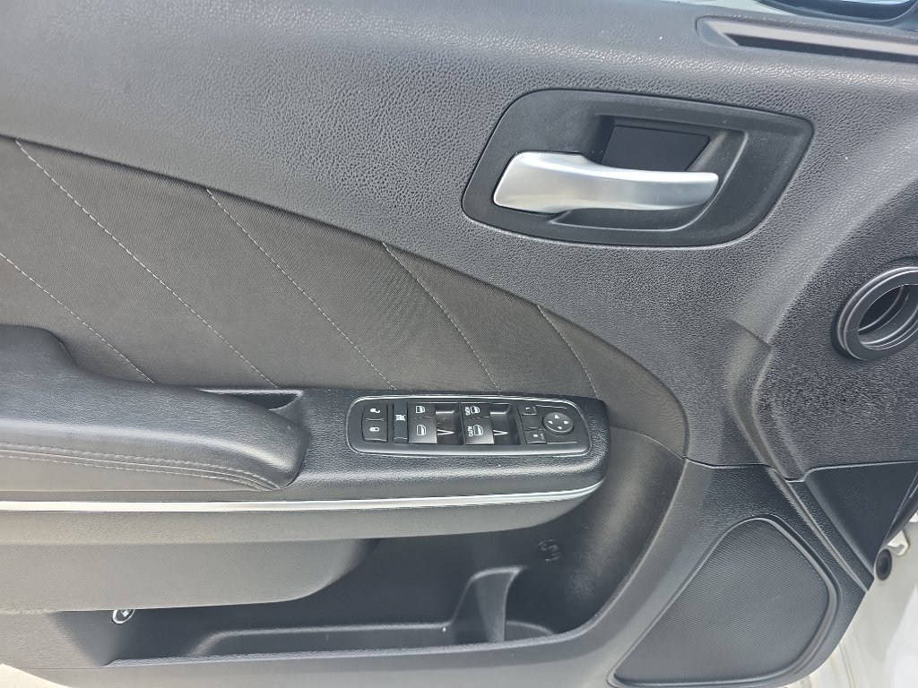 Used 2017 Dodge Charger R/T RWD image 14