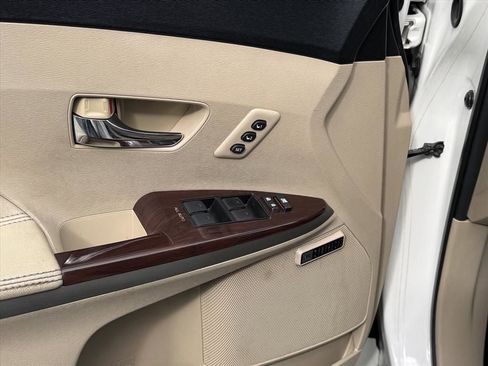 Used 2015 Toyota Venza XLE w/ XLE Premium Package image 19