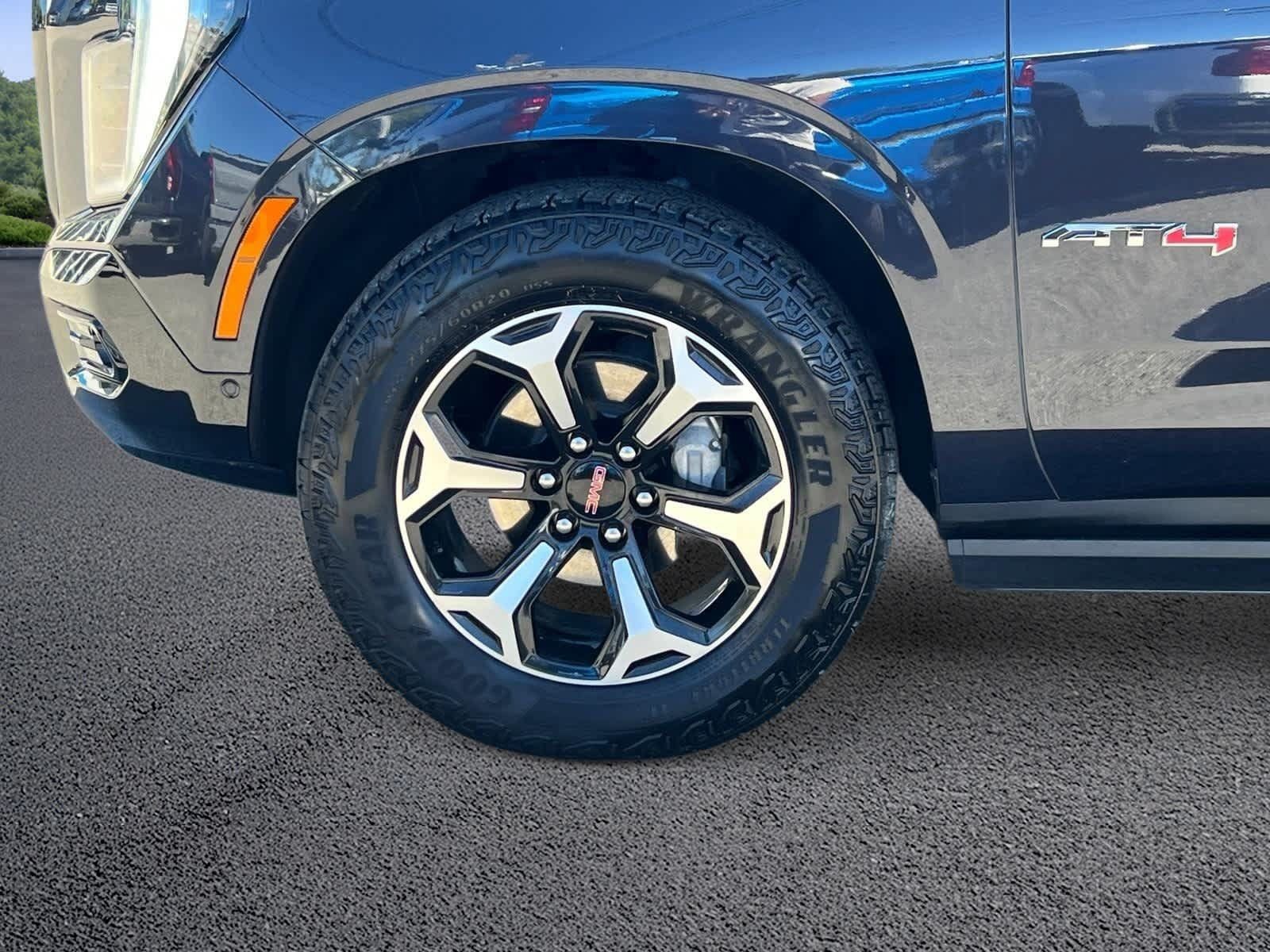 Used 2025 GMC Yukon XL AT4 w/ AT4 Premium Plus Package AWD/4WD image 11