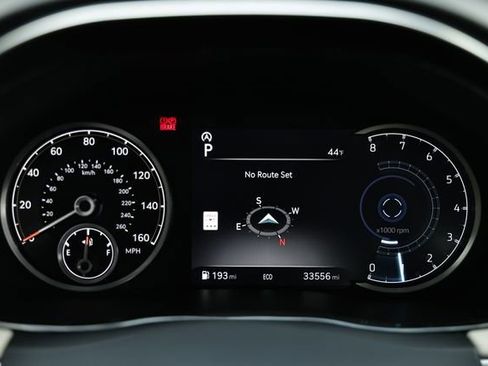 Used 2023 Genesis GV70 2.5T w/ Advanced Package image 33