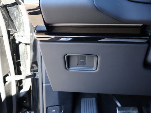 Used 2023 Land Rover Range Rover Sport SE Dynamic image 36