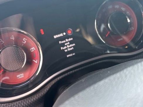 Used 2016 Dodge Challenger SRT Hellcat RWD image 5