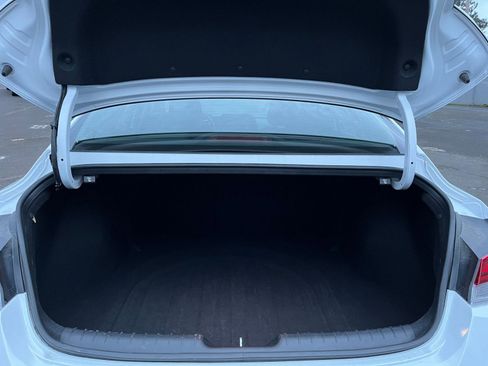 Used 2025 Hyundai Elantra SEL image 31