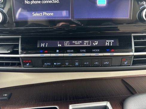 Certified 2024 Toyota Sienna XLE image 36