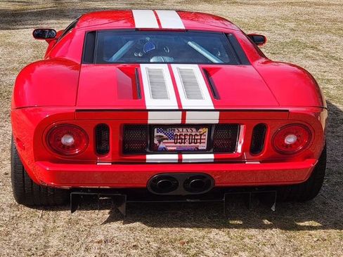 Used 2005 Ford GT RWD image 6