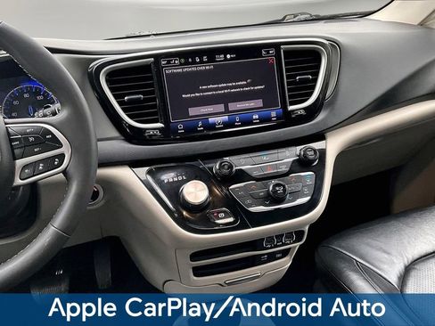 Used 2022 Chrysler Pacifica Touring-L image 11