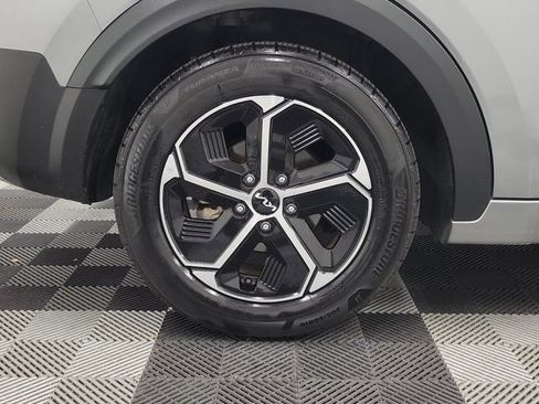 Certified 2024 Kia Niro EX FWD image 7